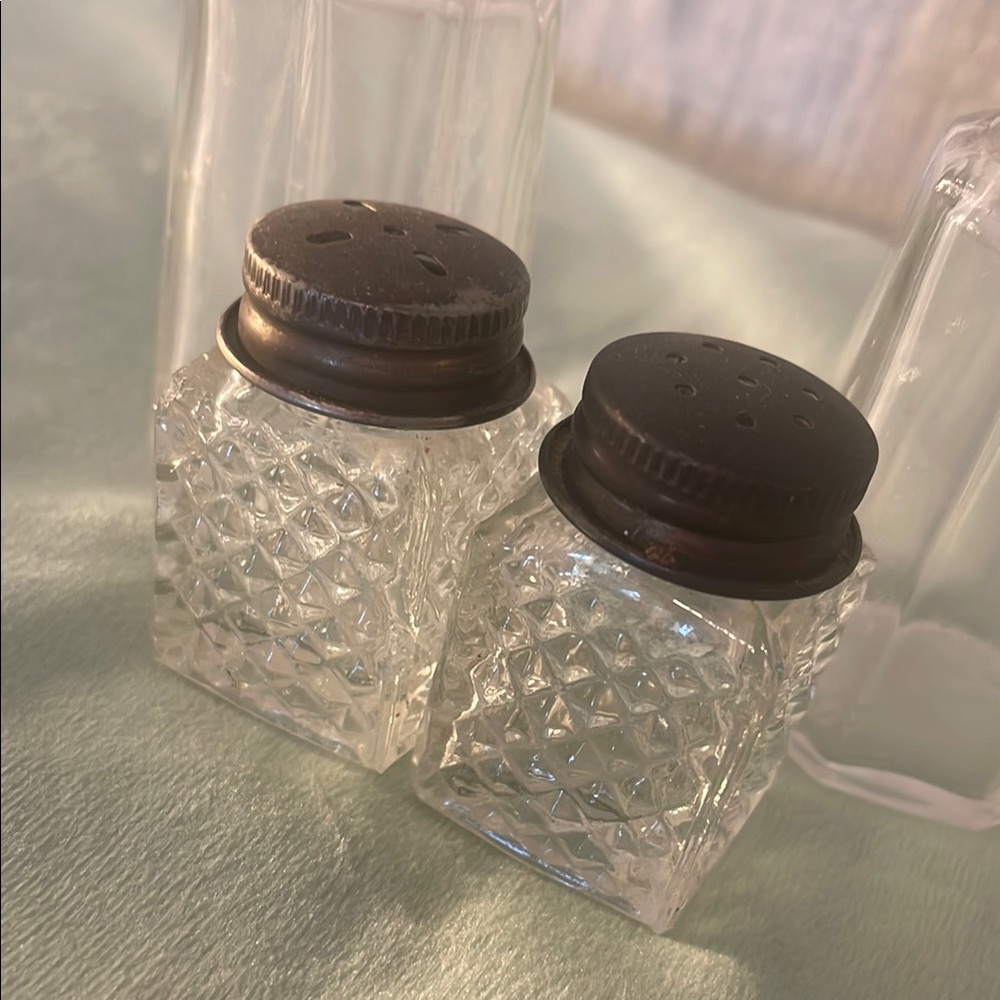 Set of Clear Glass Shakers vintage - Picture 3 of 4